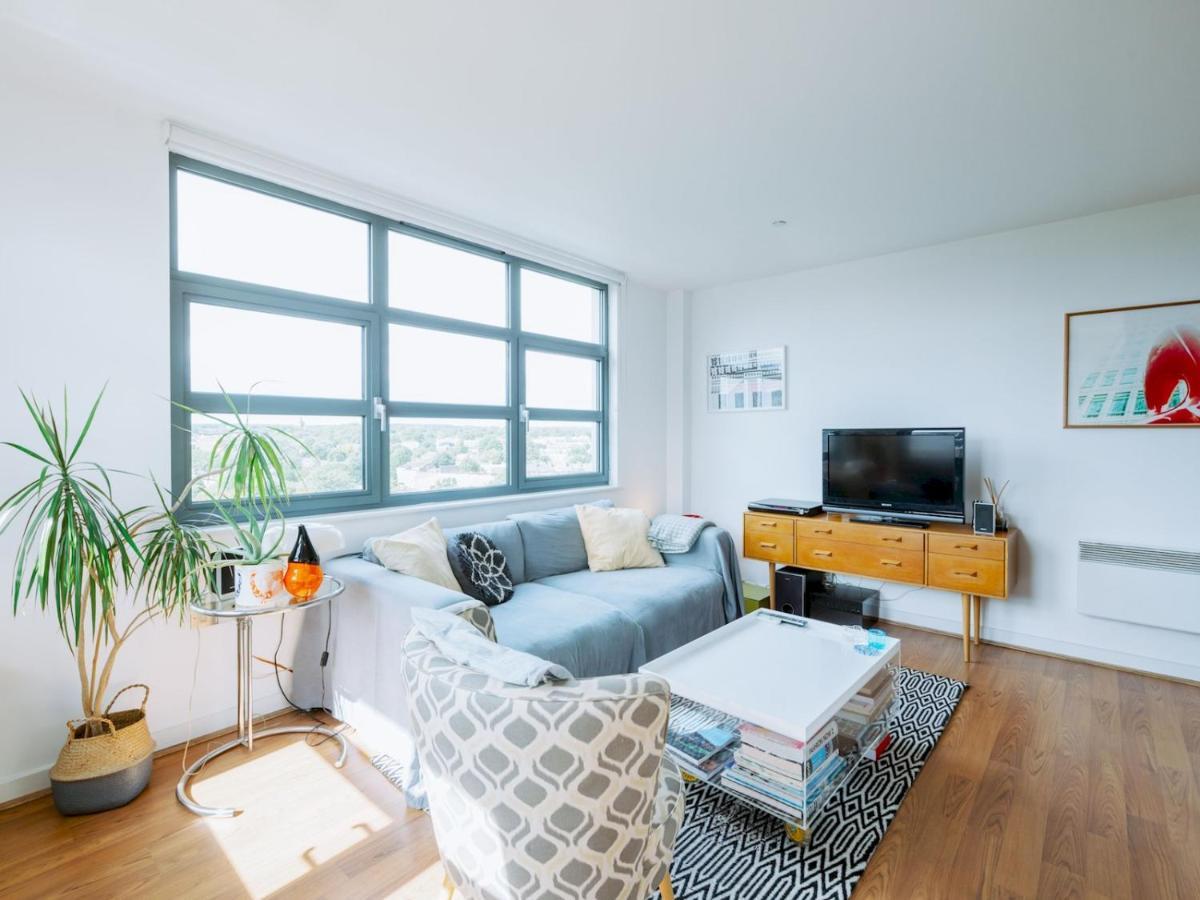 Pass The Keys Location Flat Near Old St And Dalston Overlooking Rosemary Park And Regents Canal *