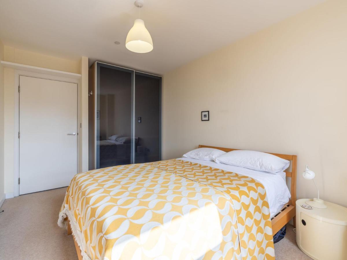 Pass The Keys Location Flat Near Old St And Dalston Overlooking Rosemary Park And Regents Canal Londen